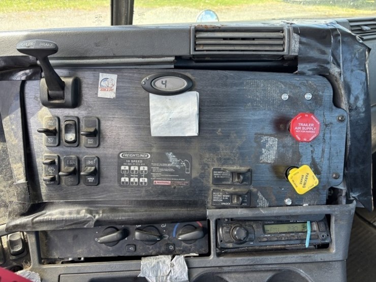 2006-freightliner-columbia-s/a-truck-tractor-image-27