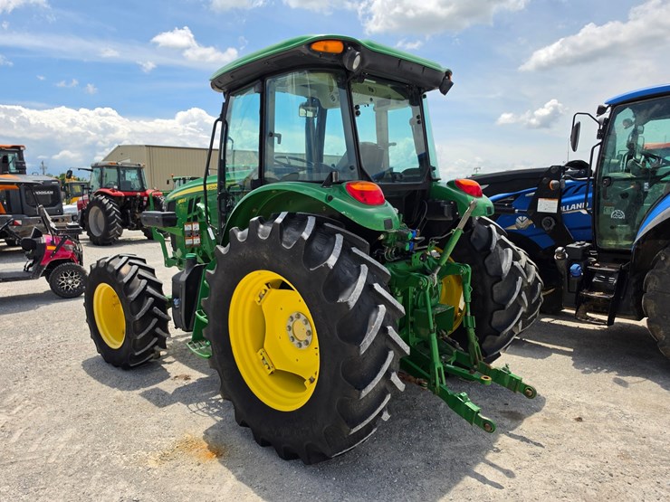 2020-john-deere-6105e-image-11