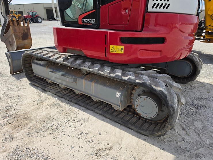 2016-takeuchi-tb280fr-image-14
