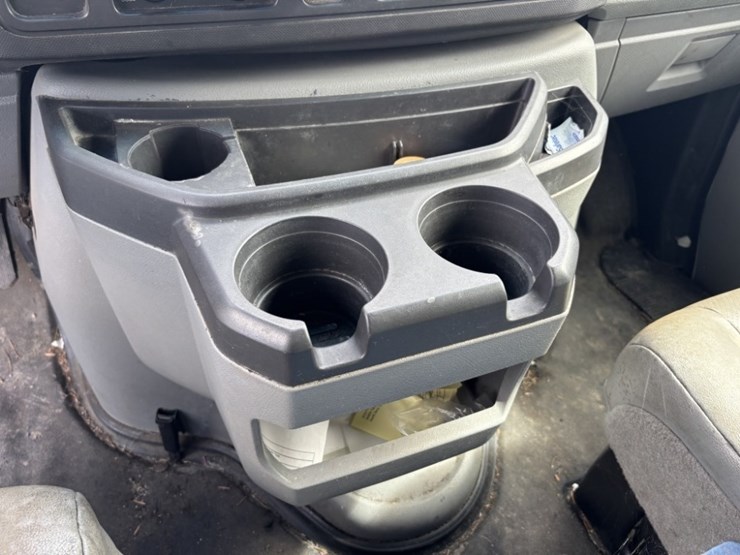 2012-ford-e350-image-29