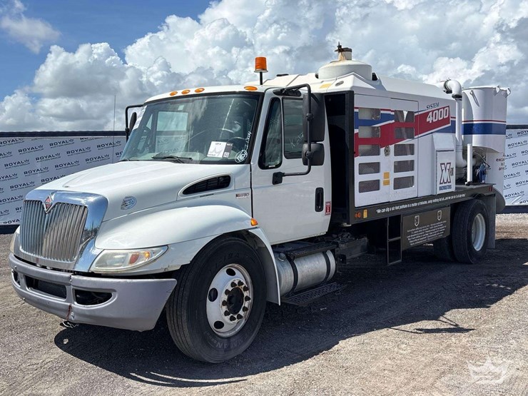 2015-international-durastar-4300-image-1