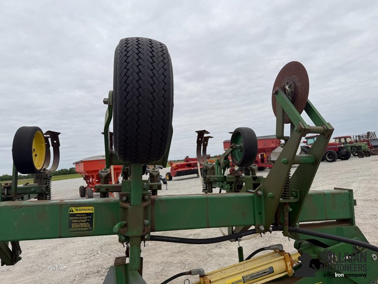 john-deere-845-image-14