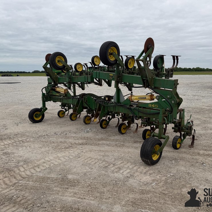 JOHN DEERE 845