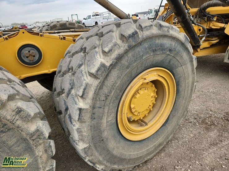 2022-caterpillar-730-image-29