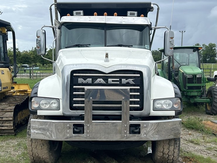 2019-mack-granite-104fr-image-5