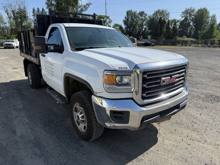 2016-gmc-sierra-2500-image-2