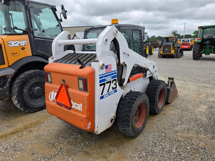 2002-bobcat-773g-image-15
