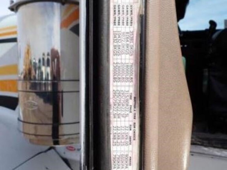 2013-peterbilt-367-image-10