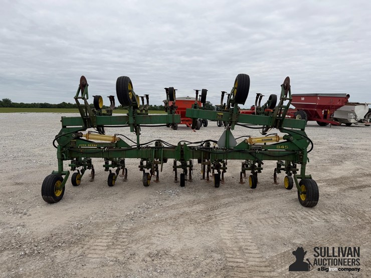 john-deere-845-image-2