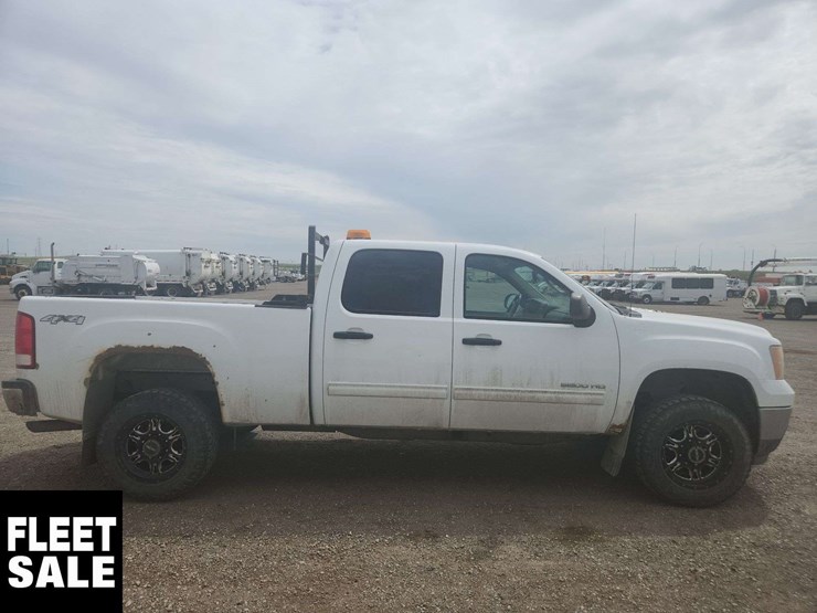 2011-gmc-sierra-2500hd-image-8