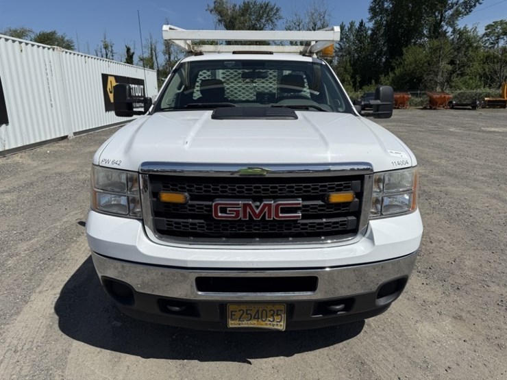 2011-gmc-sierra-2500-image-8