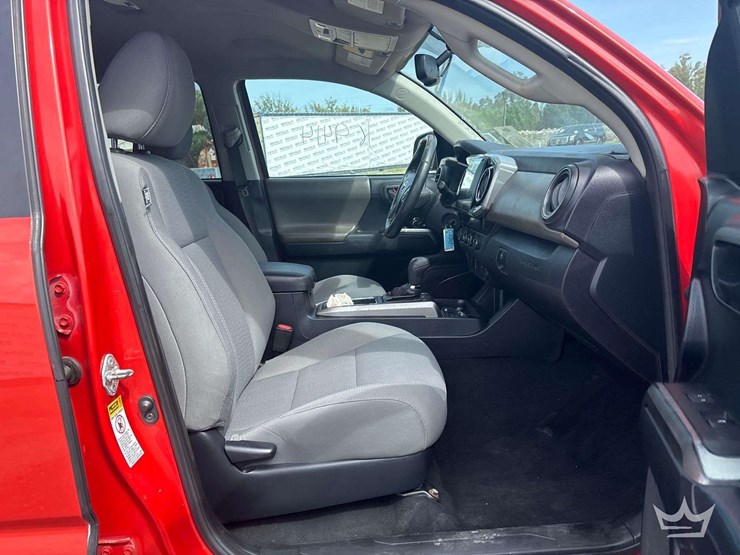 2017-toyota-tacoma-image-26