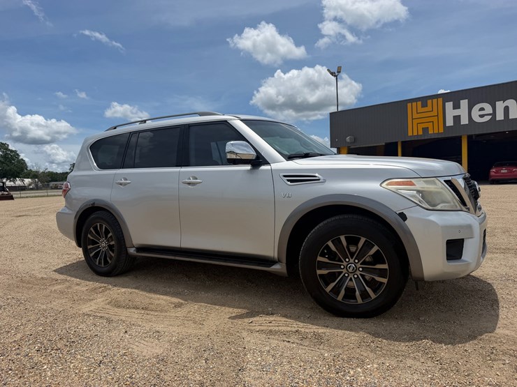 2017-nissan-armada-image-2