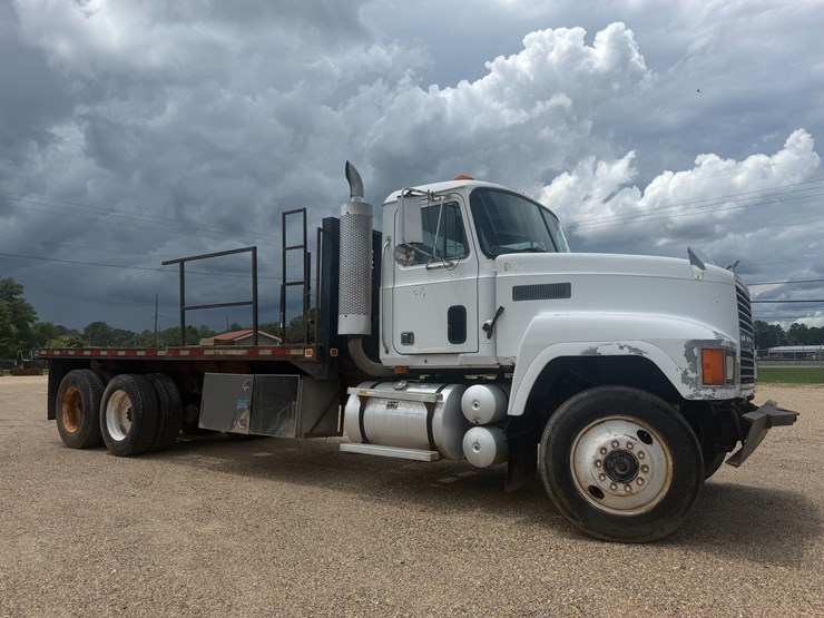 #132-•-1990-mack-ch-image-2