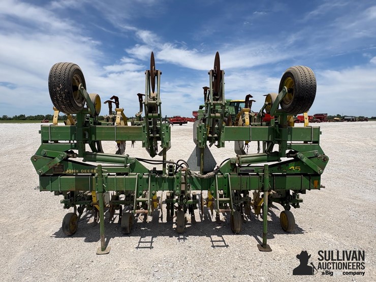 john-deere-845-image-2
