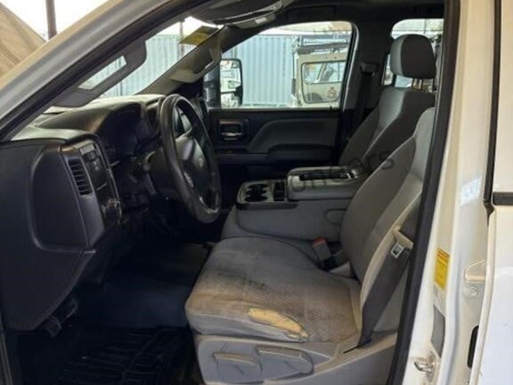 2018-chevrolet-silverado-3500hd-image-21
