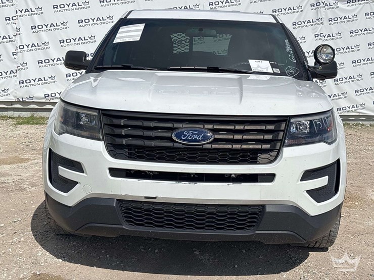 2017-ford-explorer-image-21