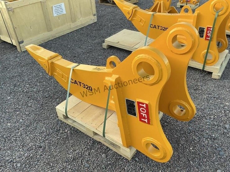 2025-caterpillar-320-image-4