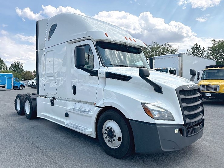 2020-freightliner-cascadia-126-image-1