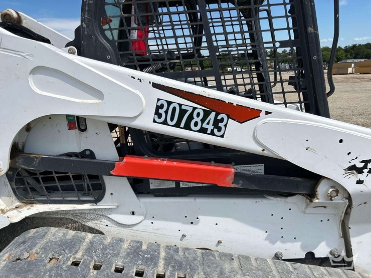 2021-bobcat-t740-image-19