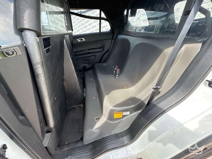 2019-ford-explorer-image-19