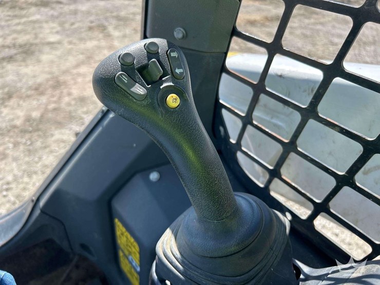 2021-bobcat-t62-image-13