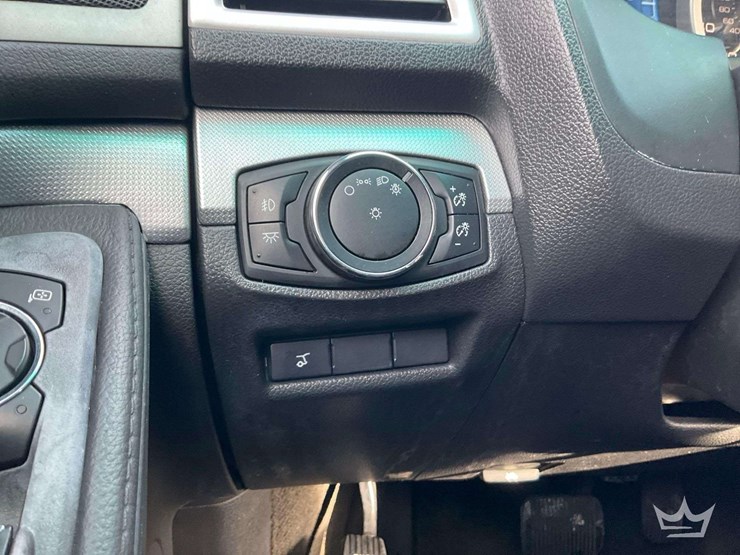 2015-ford-explorer-image-18