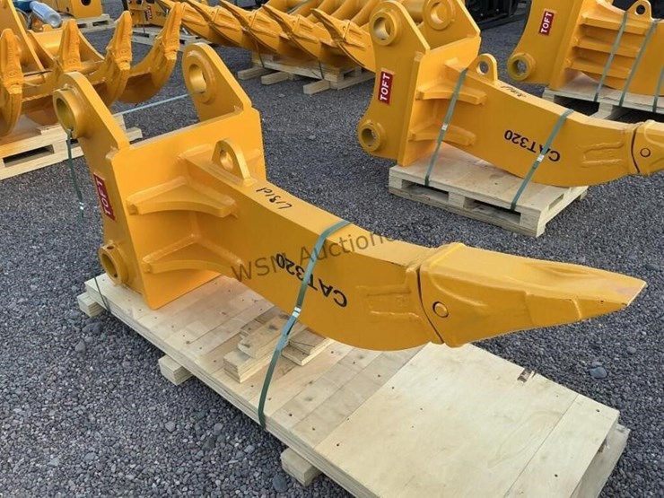 2025-caterpillar-320-image-2