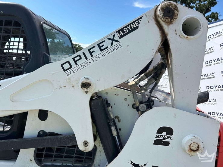 2021-bobcat-t740-image-21