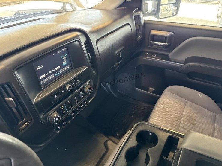 2018-chevrolet-silverado-3500hd-image-19