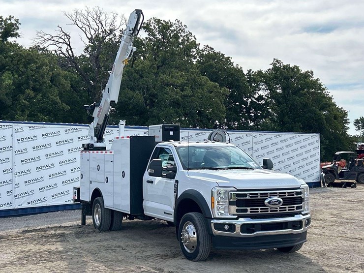 2023-ford-f550-image-2