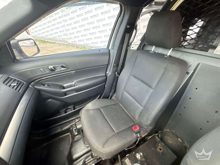 2019-ford-explorer-image-17