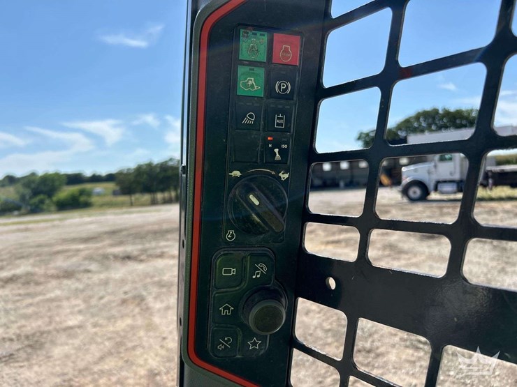 2021-bobcat-t62-image-12