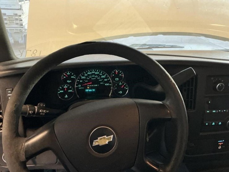2015-chevrolet-express-3500-image-17