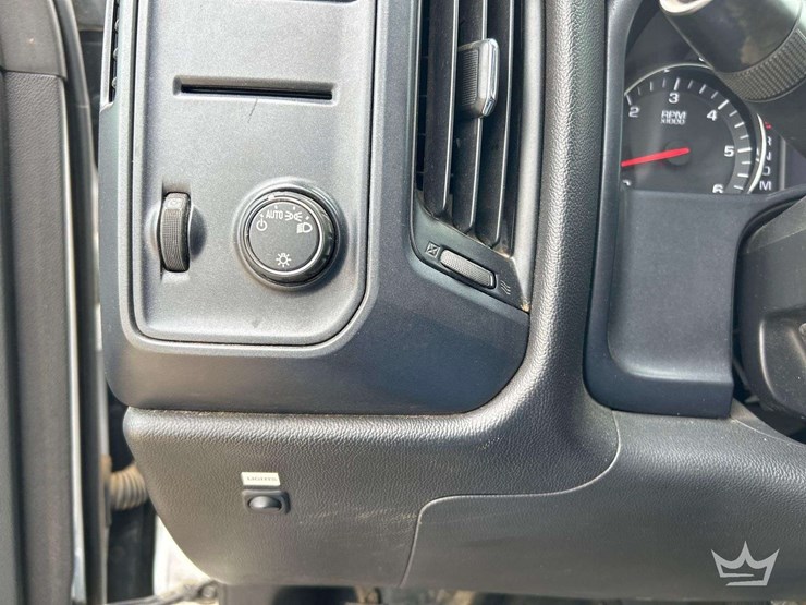 2015-chevrolet-silverado-2500hd-image-15