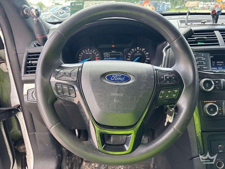 2019-ford-explorer-image-13