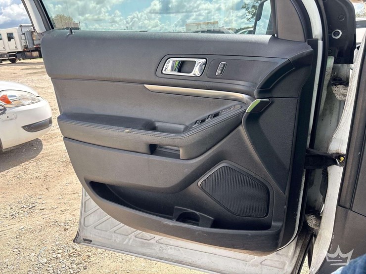 2018-ford-explorer-image-11