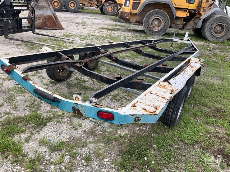 28ft-t/a-boat-trailer-image-3
