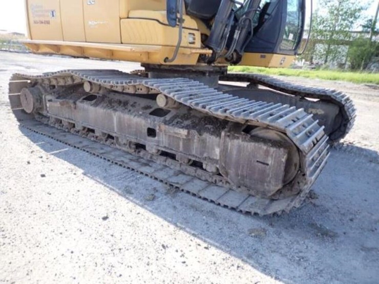 2009-deere-270d-lc-image-58