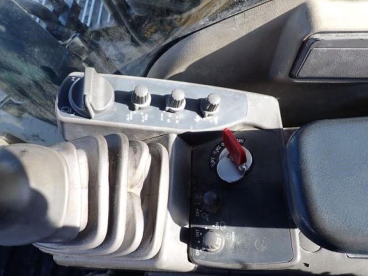 2009-deere-270d-lc-image-13