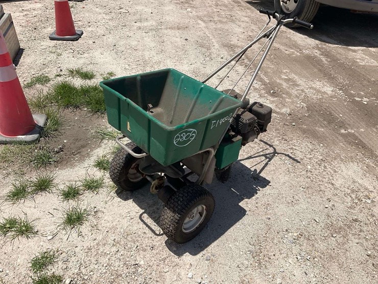 lesco-broadcast-spreader-image-4