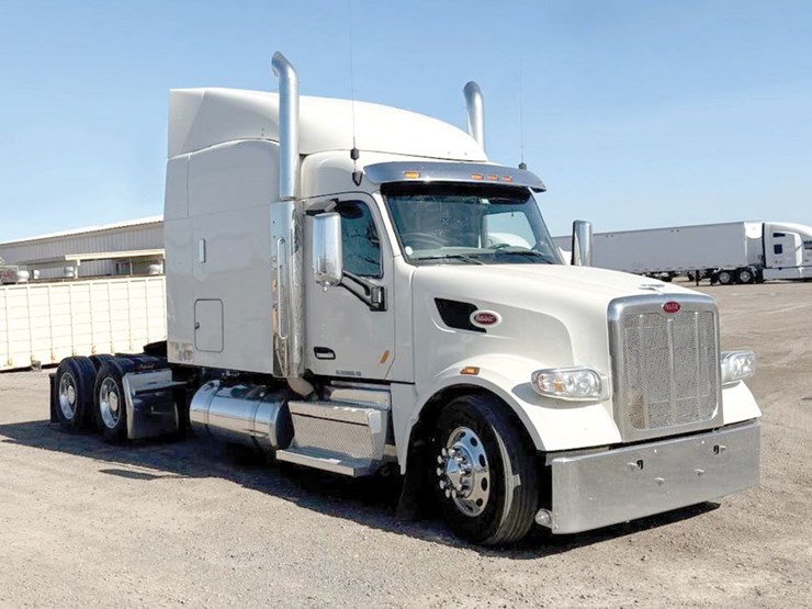2020-peterbilt-567-image-2
