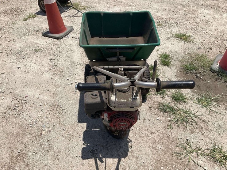 lesco-broadcast-spreader-image-9