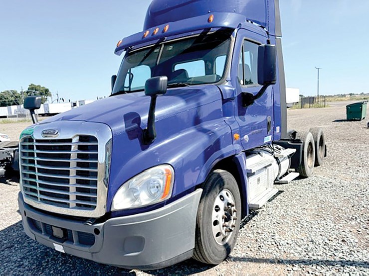 2015-freightliner-cascadia-125-image-1