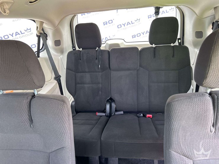2016-dodge-grand-caravan-image-21