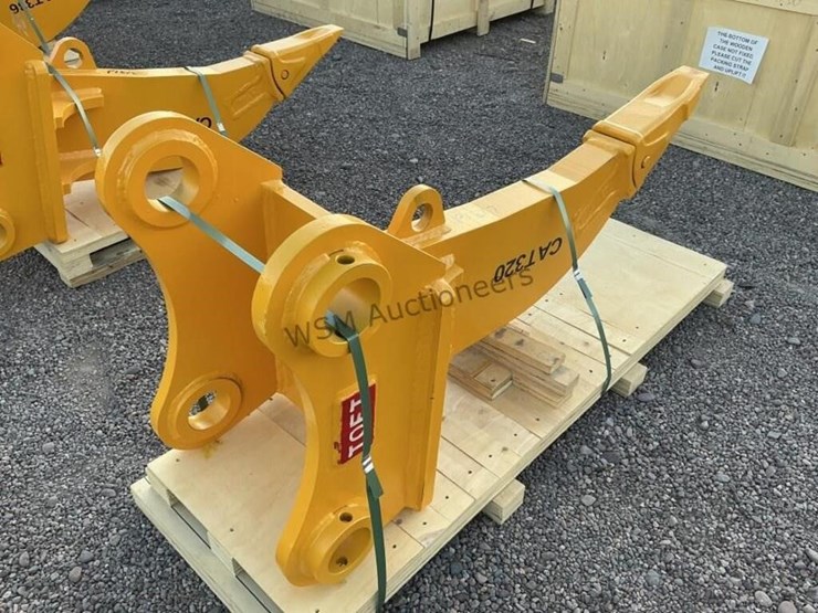 2025-caterpillar-320-image-1
