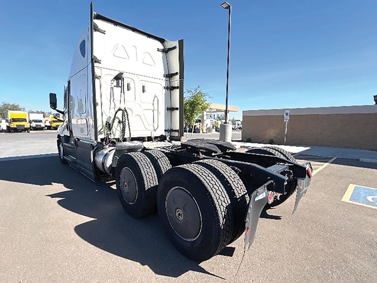 2023-freightliner-cascadia-126-image-2