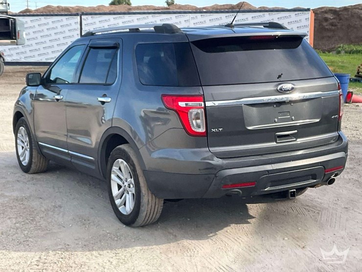 2015-ford-explorer-image-4