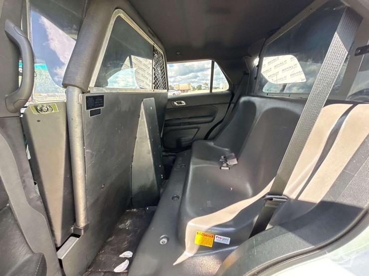 2017-ford-explorer-image-19