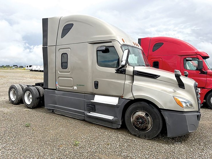 2021-freightliner-cascadia-126-image-1